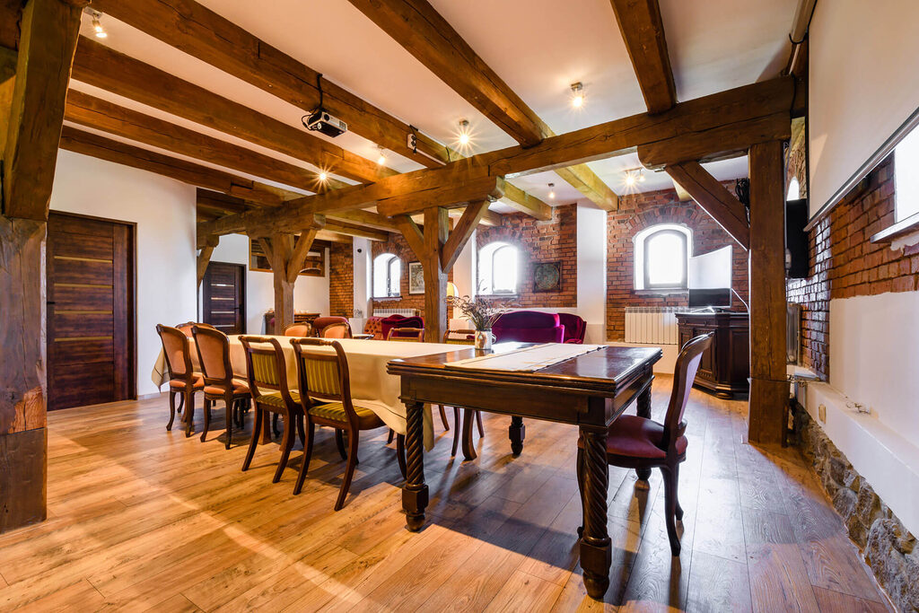 Zabytkowy spichlerz — elewacja obiektu